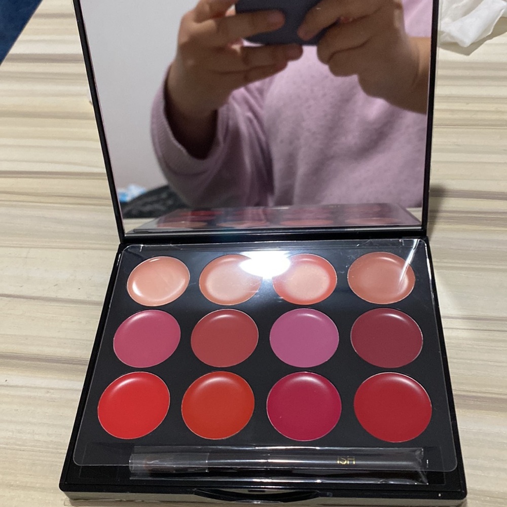 NWT. ISH Lip Statement Palette.